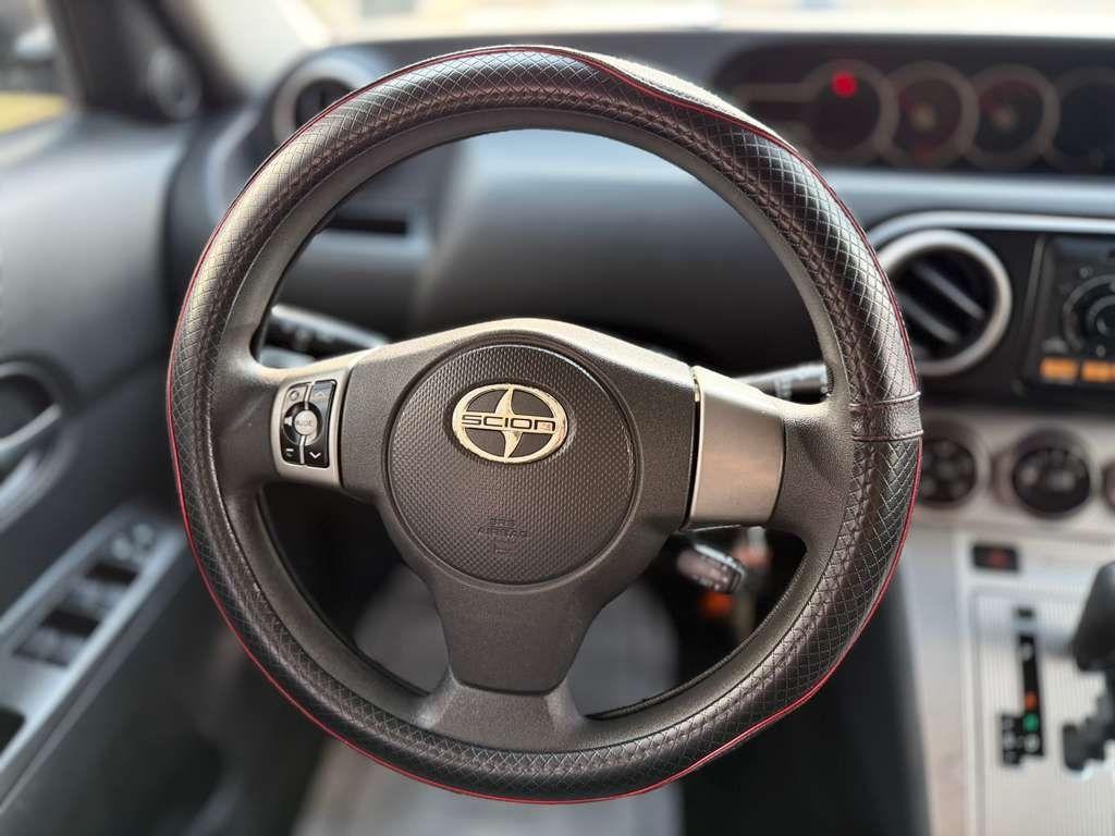 Scion xB 5-Door Wagon 5-Spd MT 2012