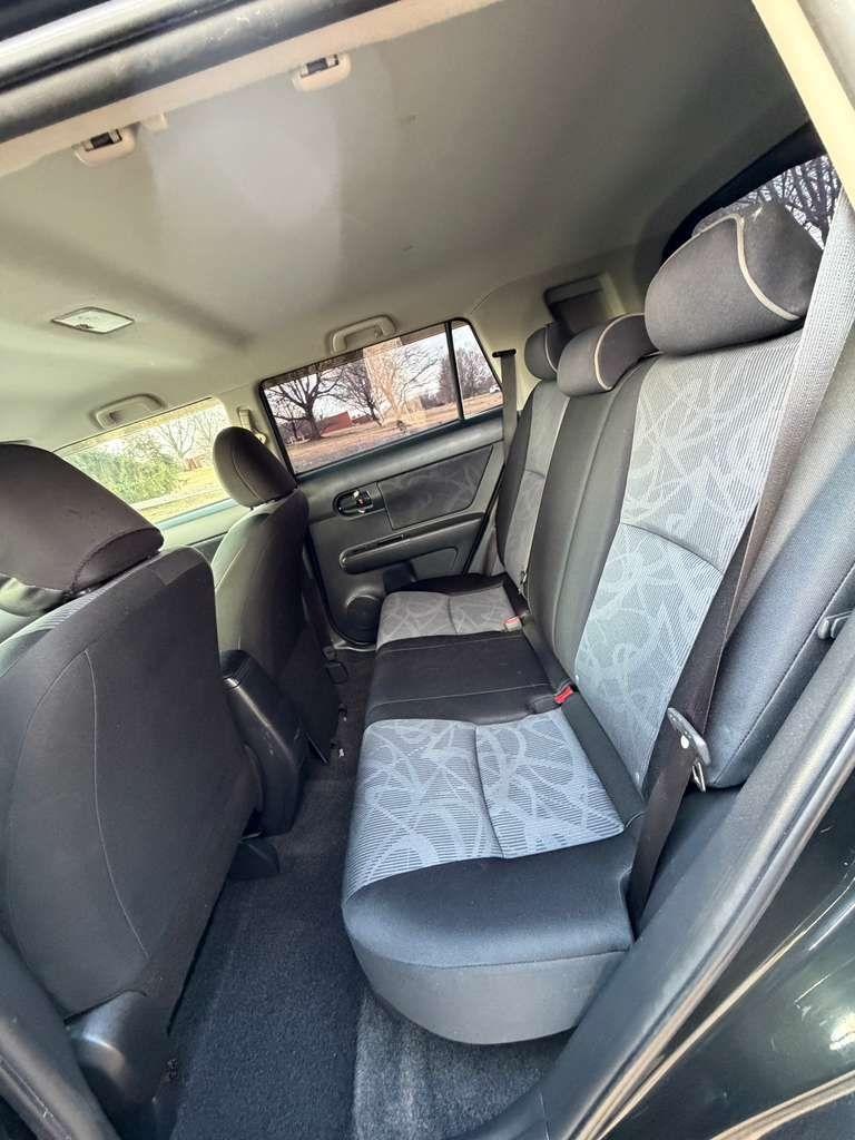 Scion xB 5-Door Wagon 5-Spd MT 2012