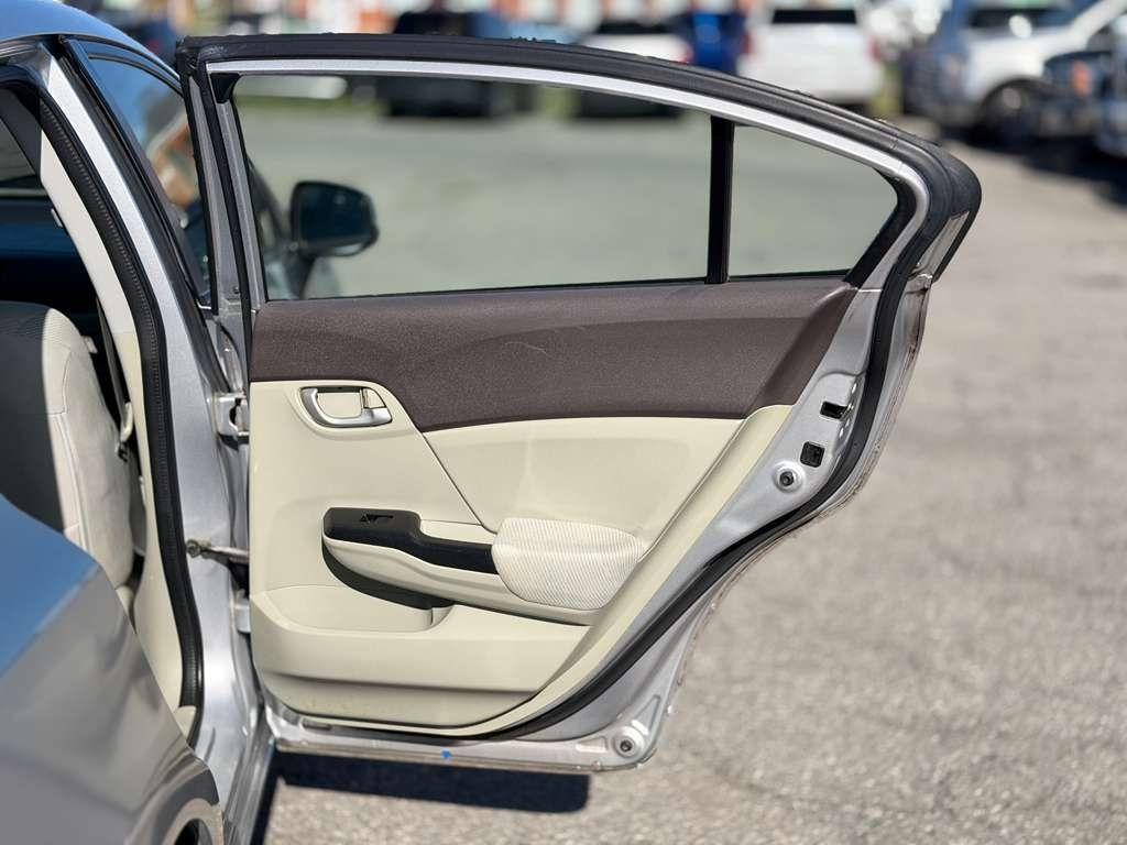 Honda Civic LX Sedan 5-Speed AT 2012