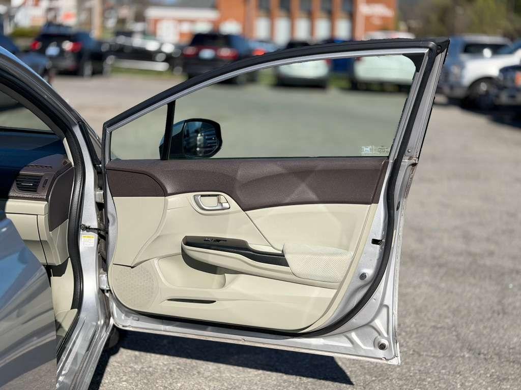 Honda Civic LX Sedan 5-Speed AT 2012