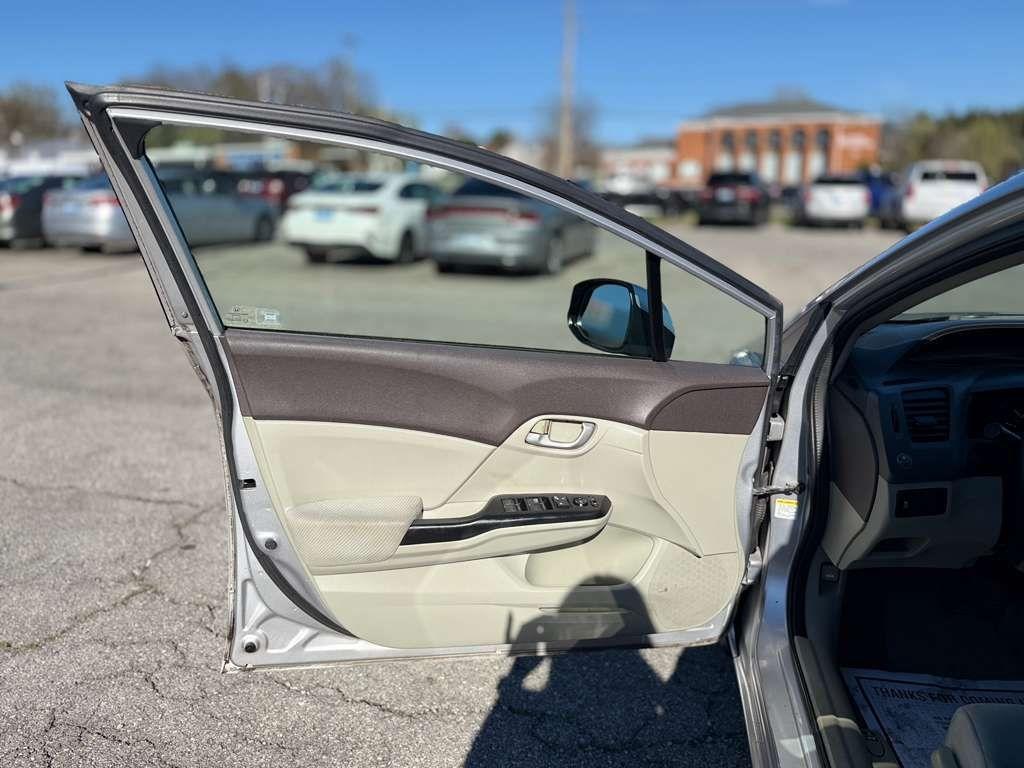 Honda Civic LX Sedan 5-Speed AT 2012