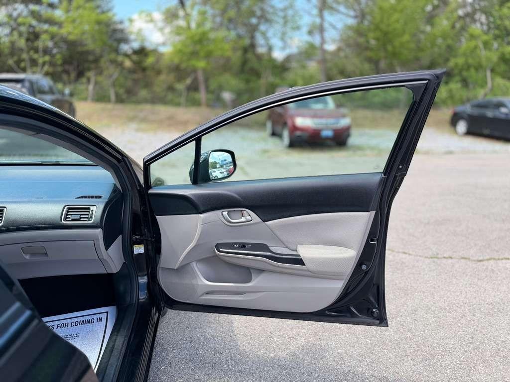 Honda Civic LX Sedan 5-Speed AT 2013