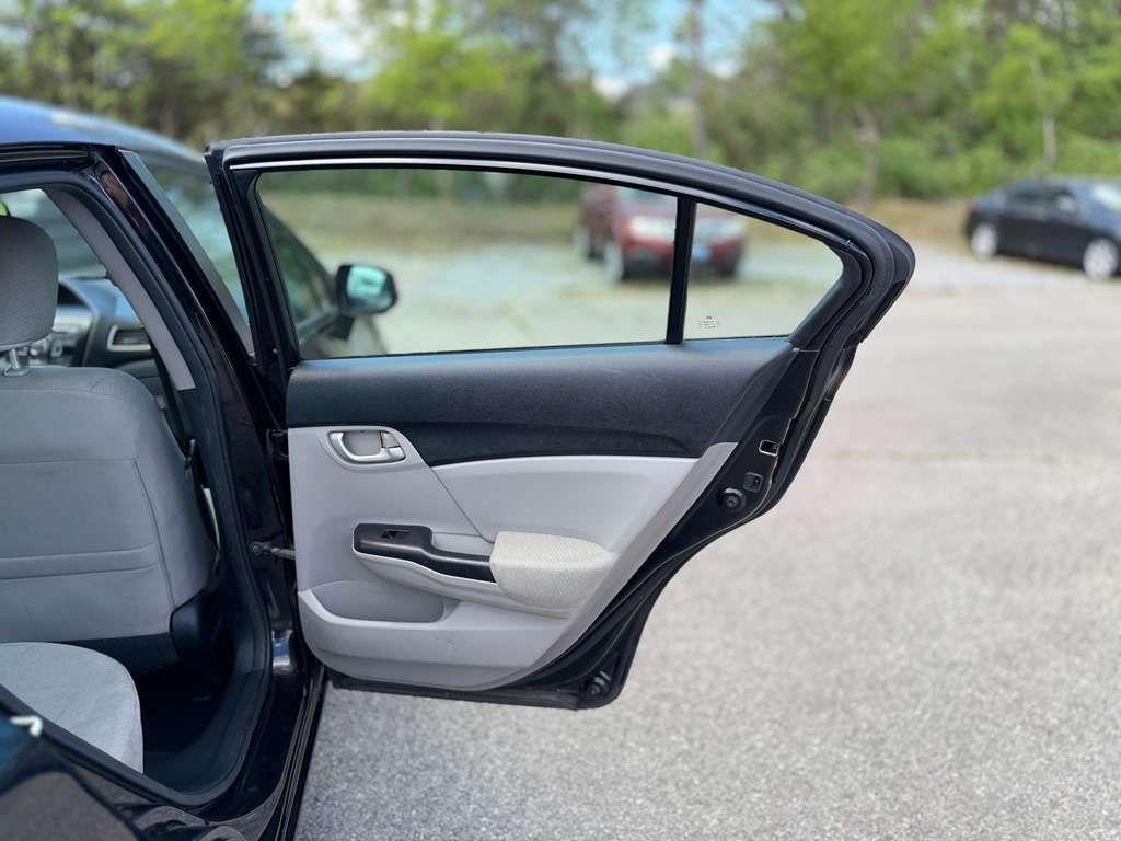 Honda Civic LX Sedan 5-Speed AT 2013