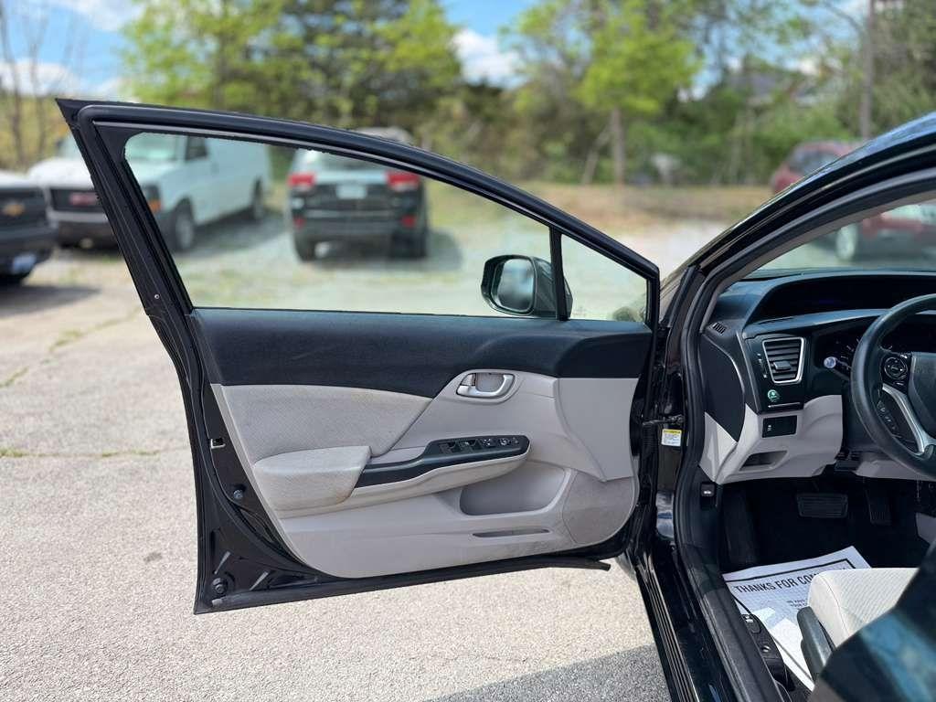 Honda Civic LX Sedan 5-Speed AT 2013