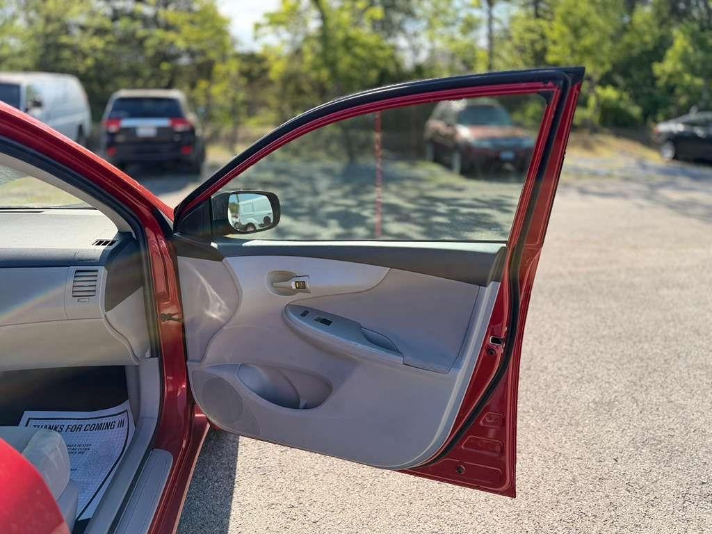 Toyota Corolla S 5-Speed MT 2013