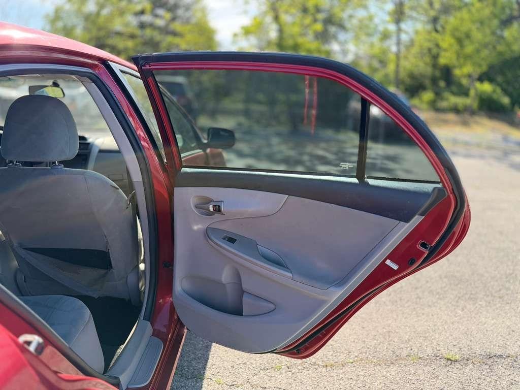 Toyota Corolla S 5-Speed MT 2013