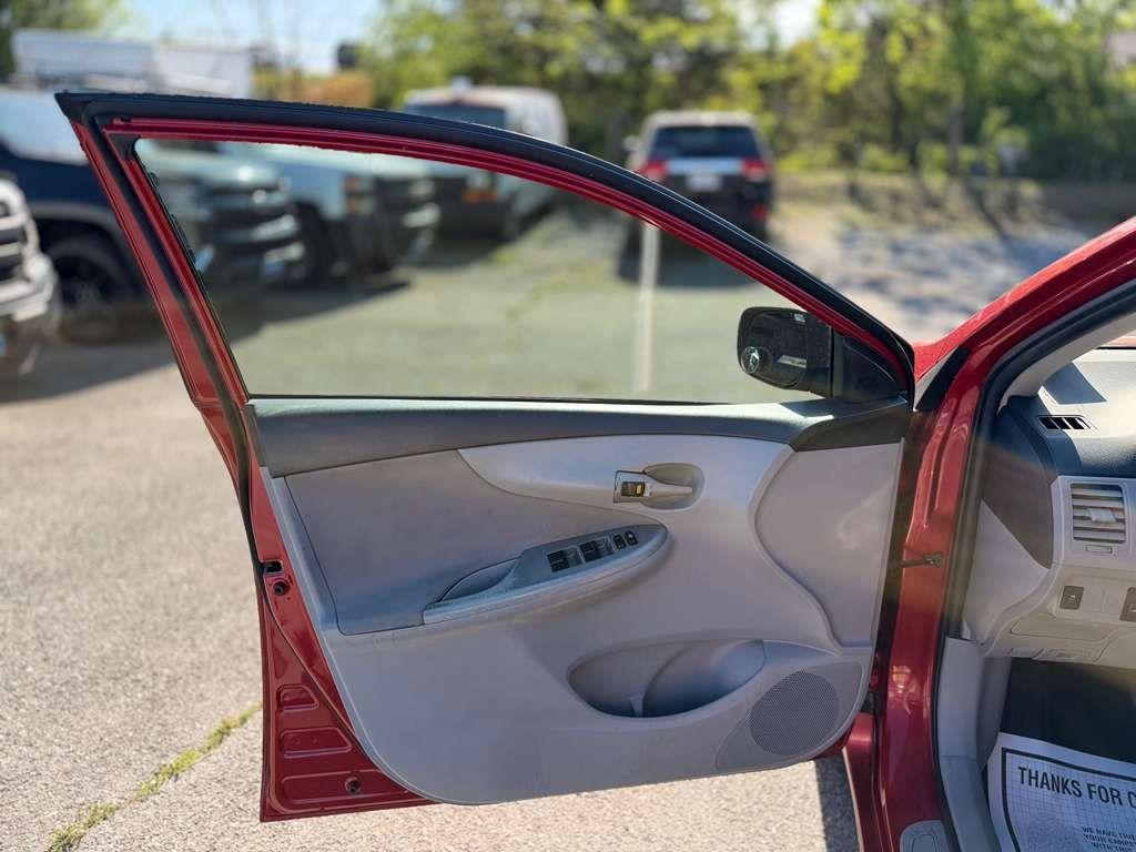 Toyota Corolla S 5-Speed MT 2013