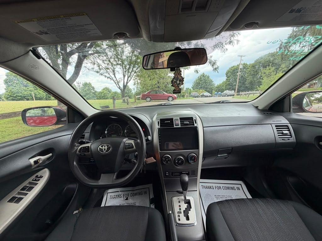 Toyota Corolla Base 5-Speed MT 2011