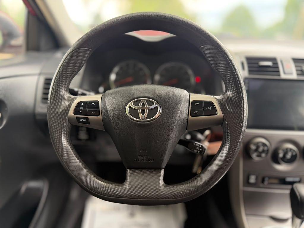 Toyota Corolla Base 5-Speed MT 2011