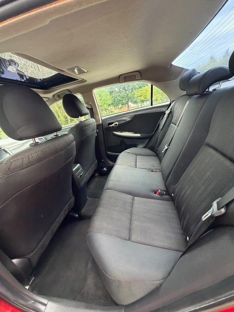 Toyota Corolla Base 5-Speed MT 2011