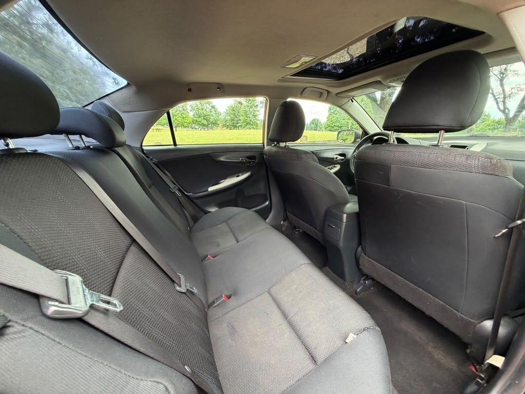 Toyota Corolla Base 5-Speed MT 2011