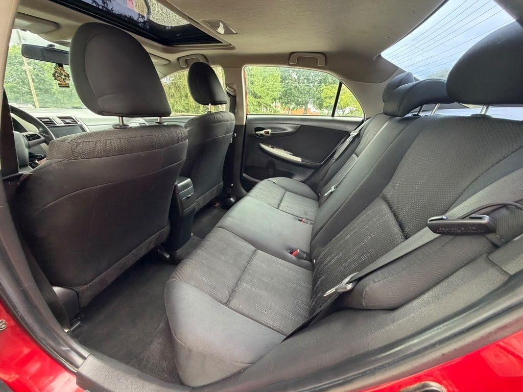 Toyota Corolla Base 5-Speed MT 2011