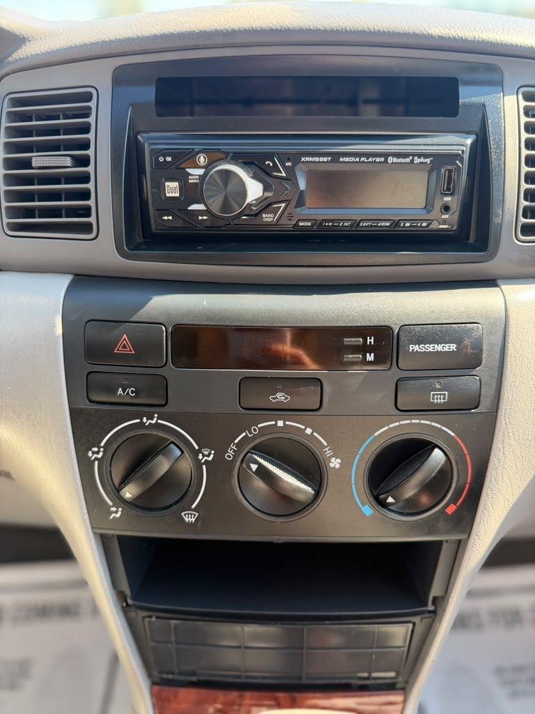 Toyota Corolla CE 2004