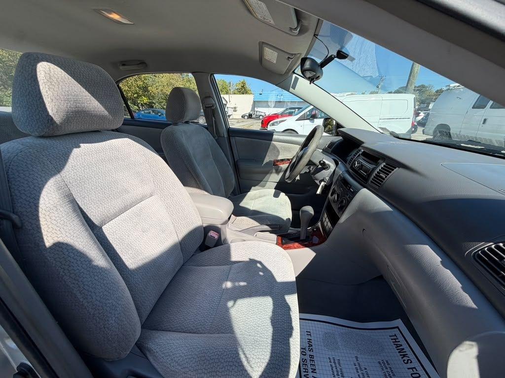 Toyota Corolla CE 2004