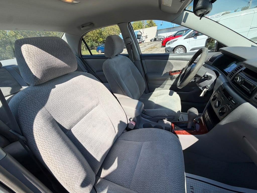Toyota Corolla CE 2004