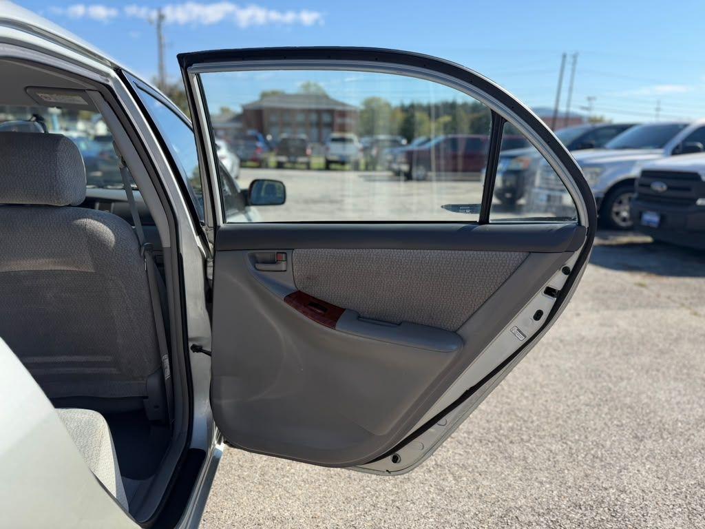 Toyota Corolla CE 2004