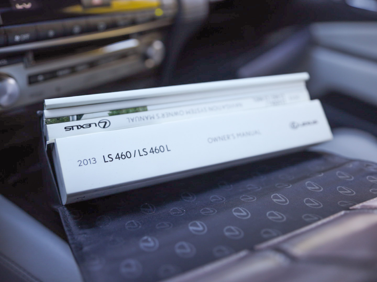Lexus LS 460 L Luxury Sedan 2013