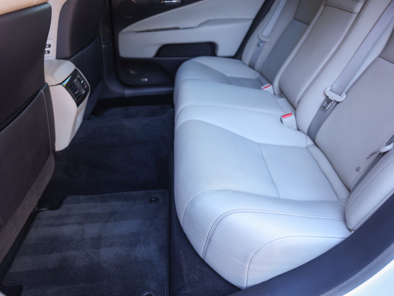 Lexus LS 460 L Luxury Sedan 2013