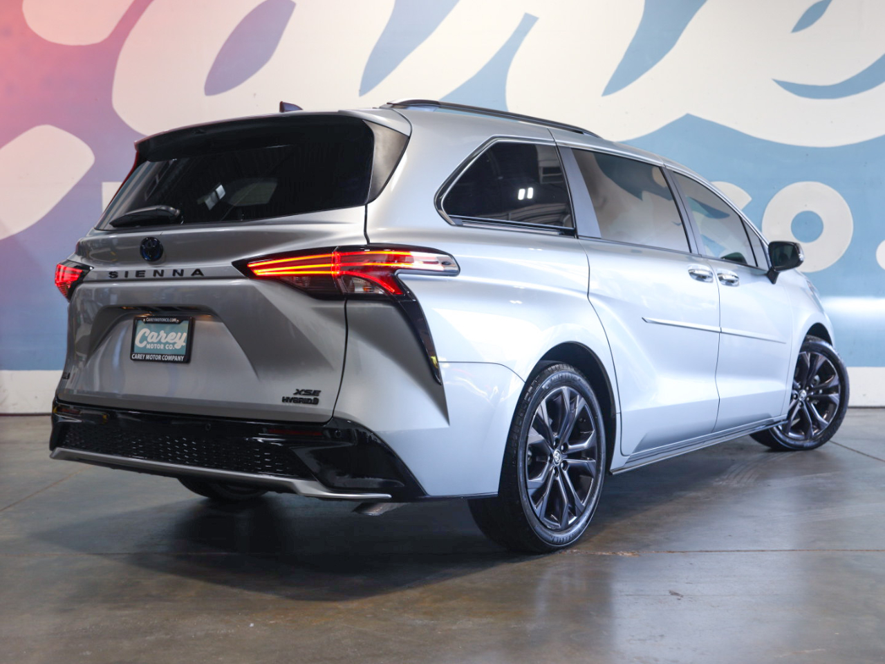2023 Toyota Sienna XSE photo 2