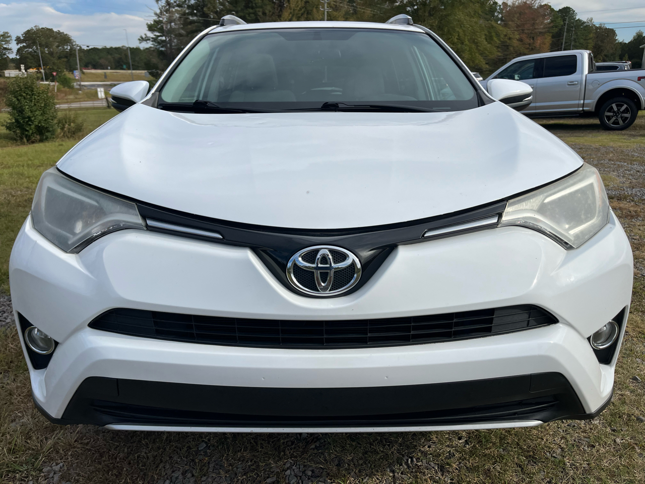 2016 Toyota RAV4 XLE photo 2