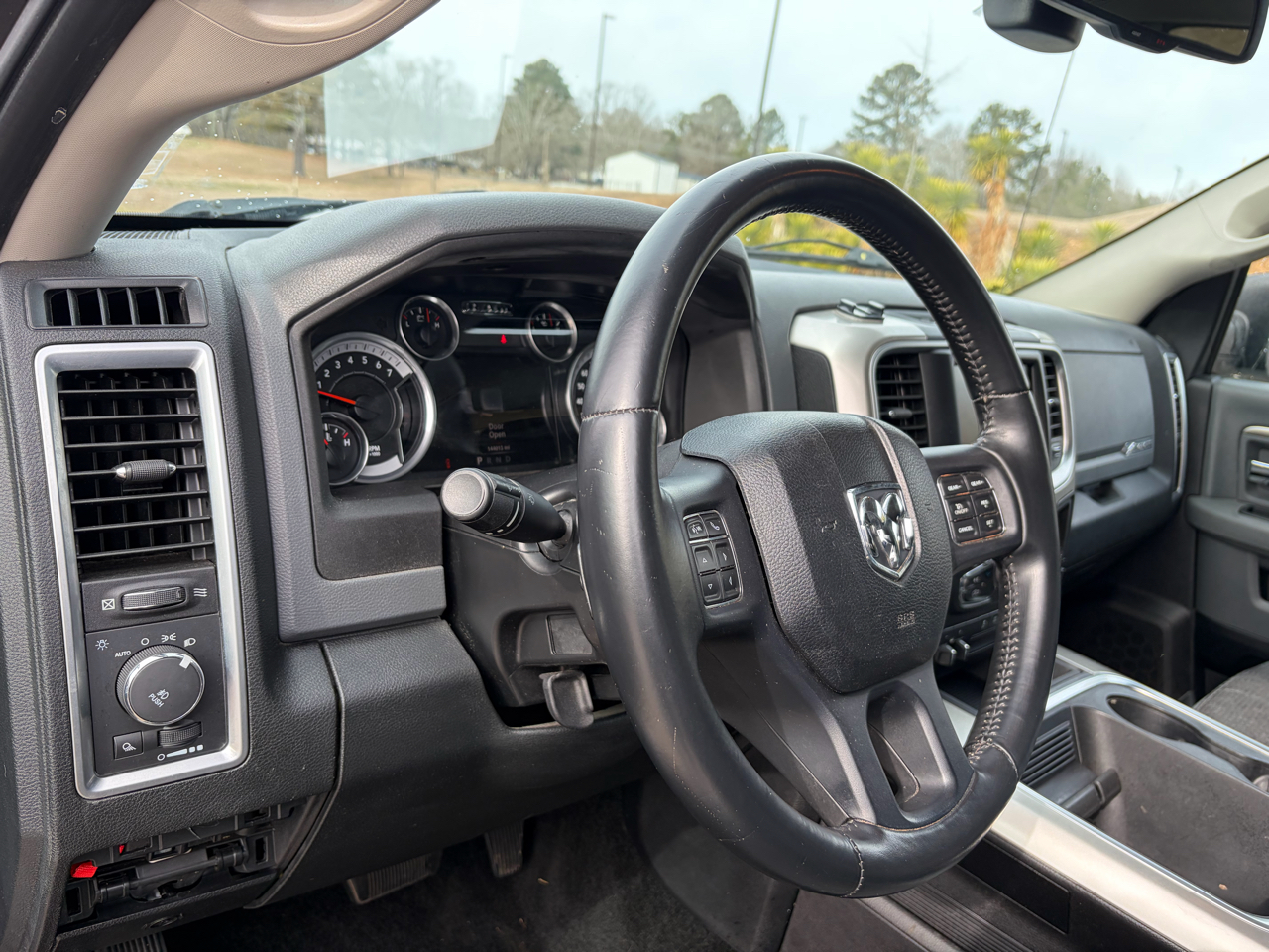 RAM 1500 SLT Crew Cab SWB 4WD 2016