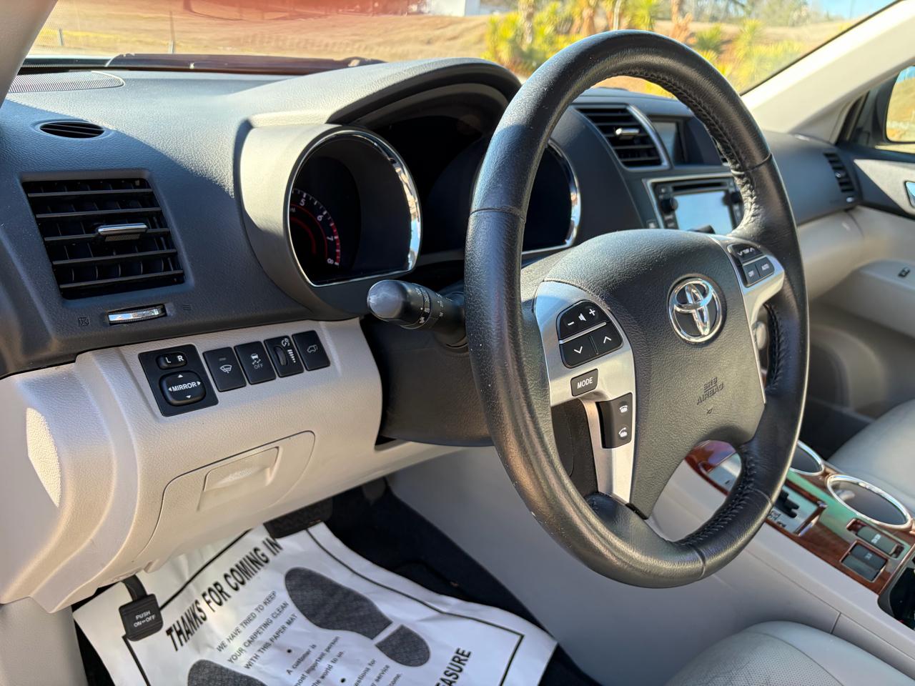 Toyota Highlander Limited 2WD 2013