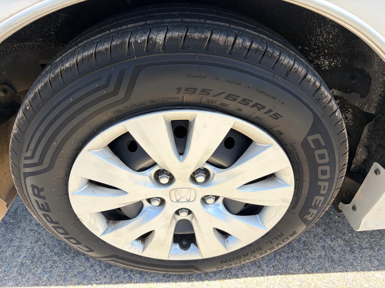 Honda Civic LX Sedan 5-Speed AT 2012