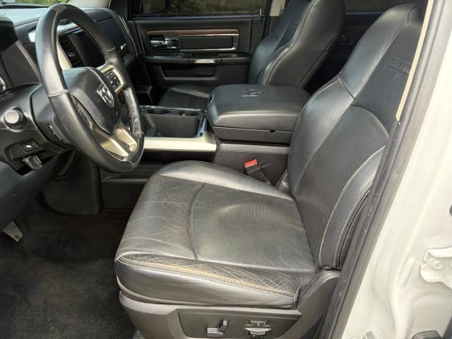 RAM 1500 Laramie Crew Cab SWB 4WD 2016