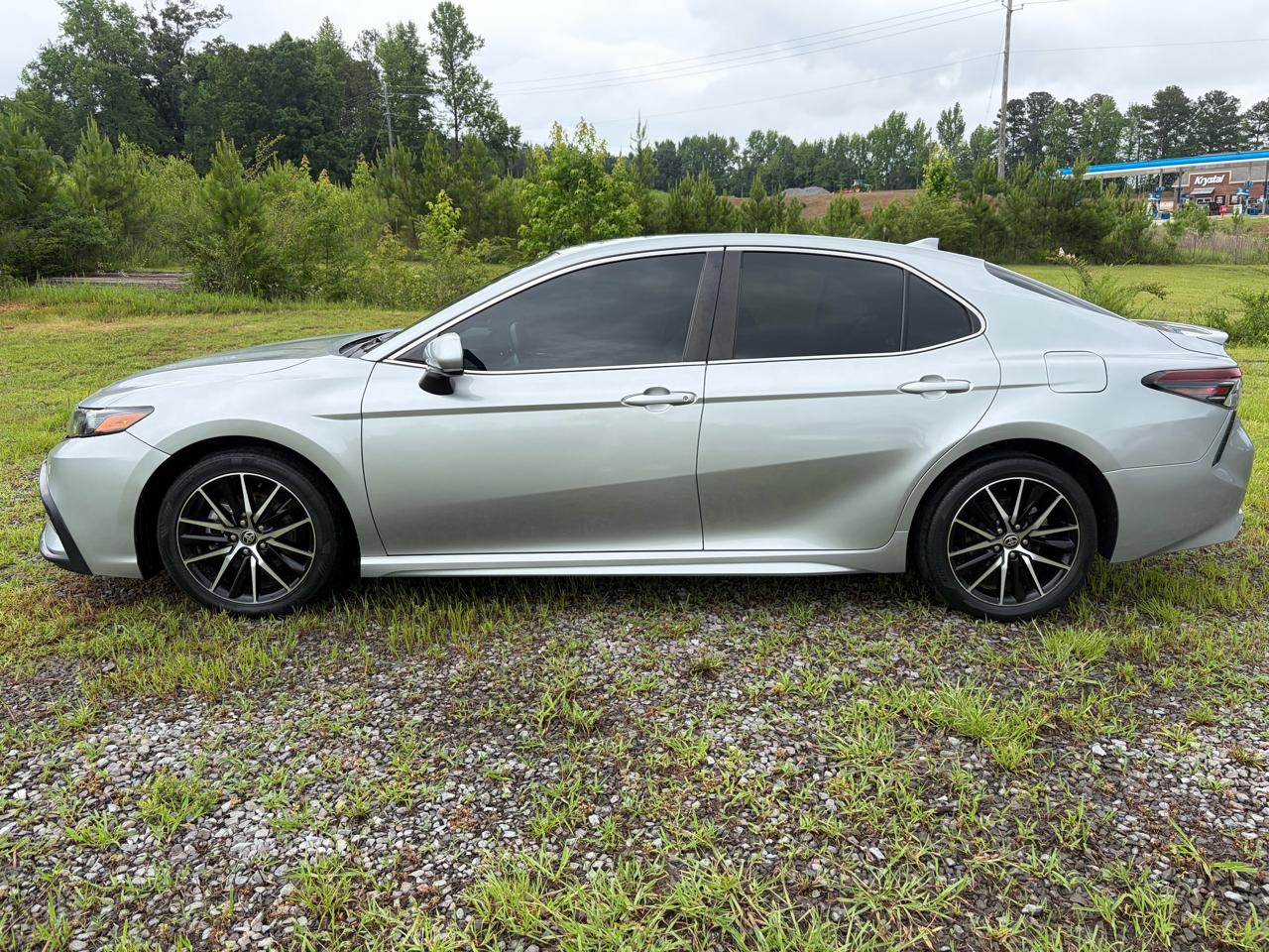 Toyota Camry SE 2021