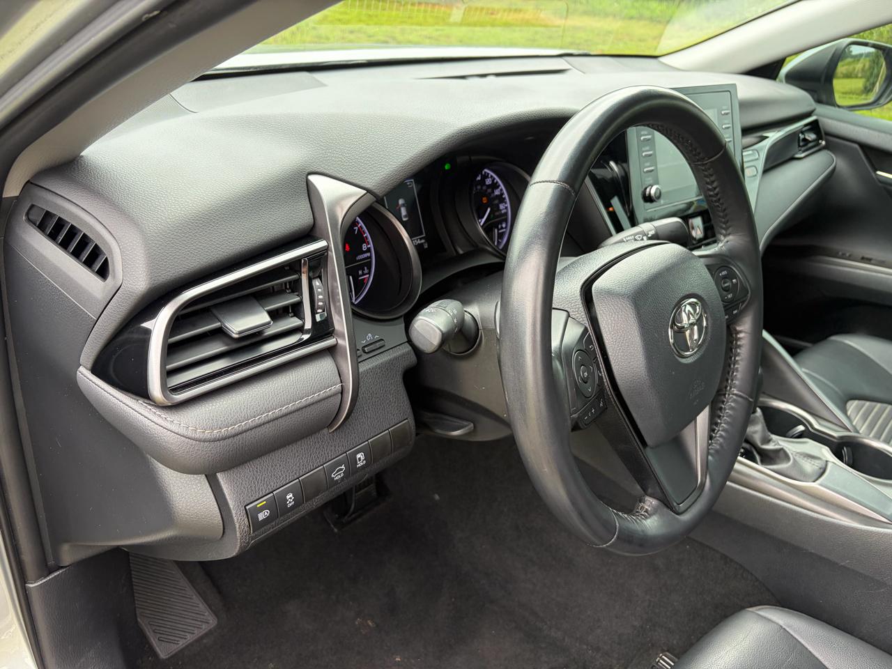 Toyota Camry SE 2021