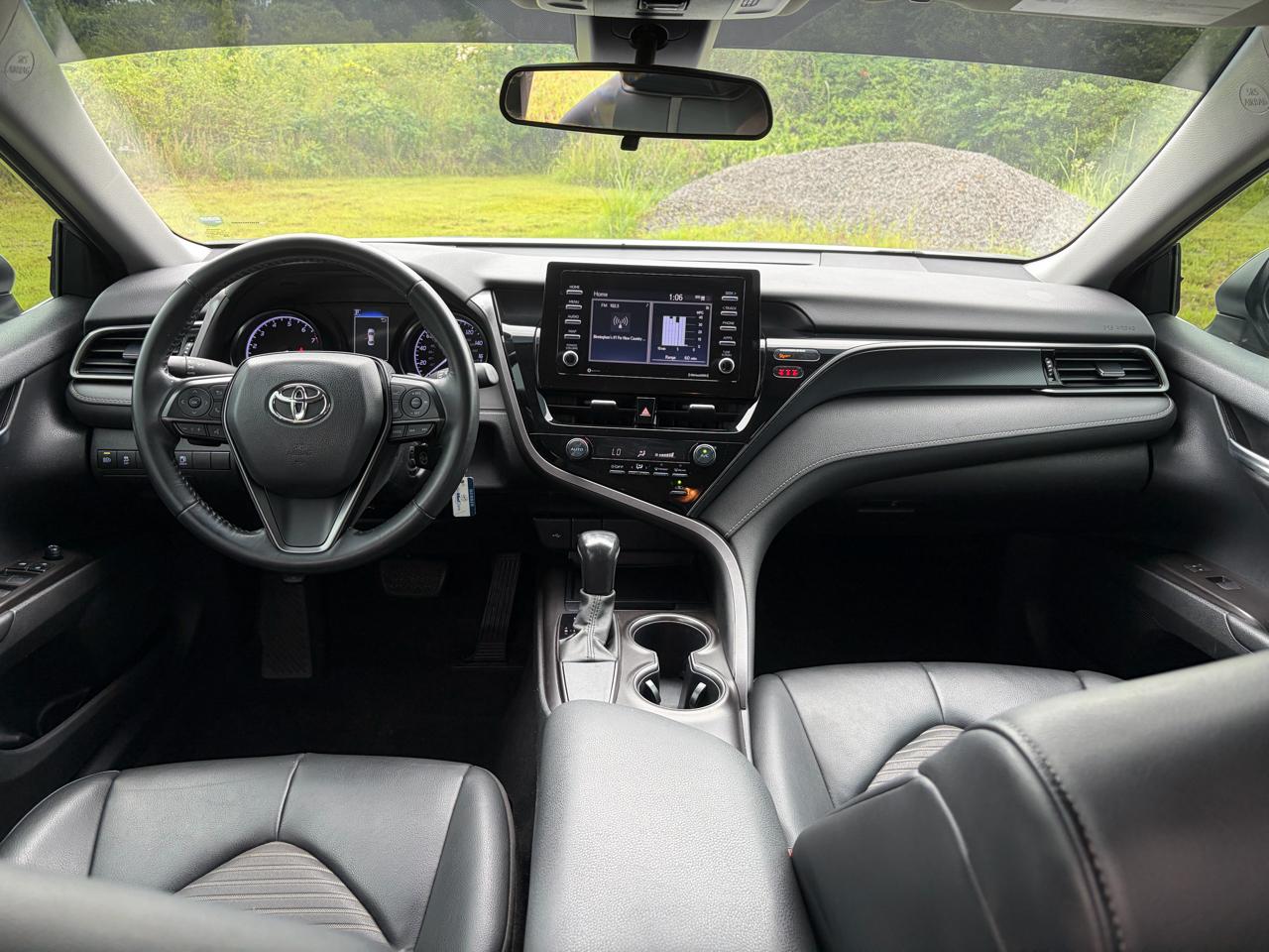 Toyota Camry SE 2021