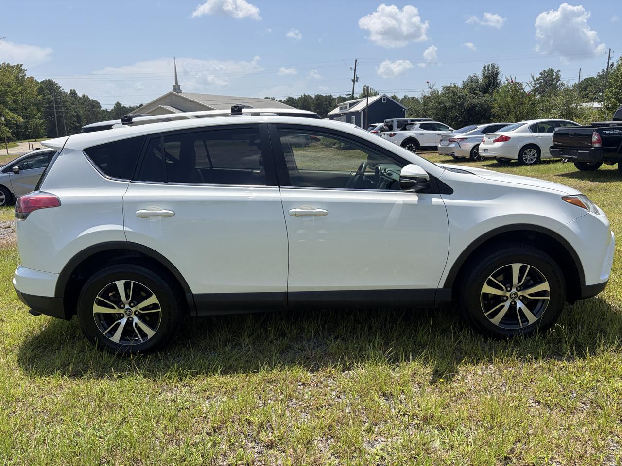 Toyota RAV4 XLE FWD 2017