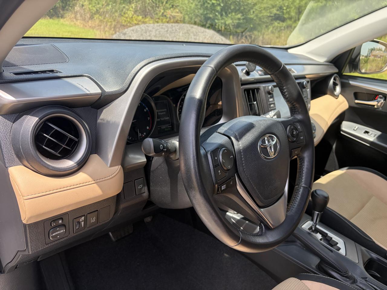 Toyota RAV4 XLE FWD 2017