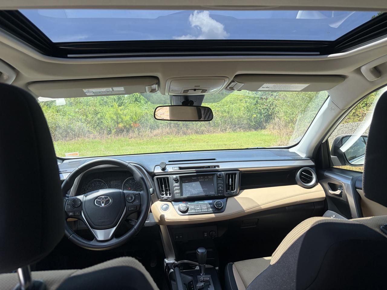 Toyota RAV4 XLE FWD 2017