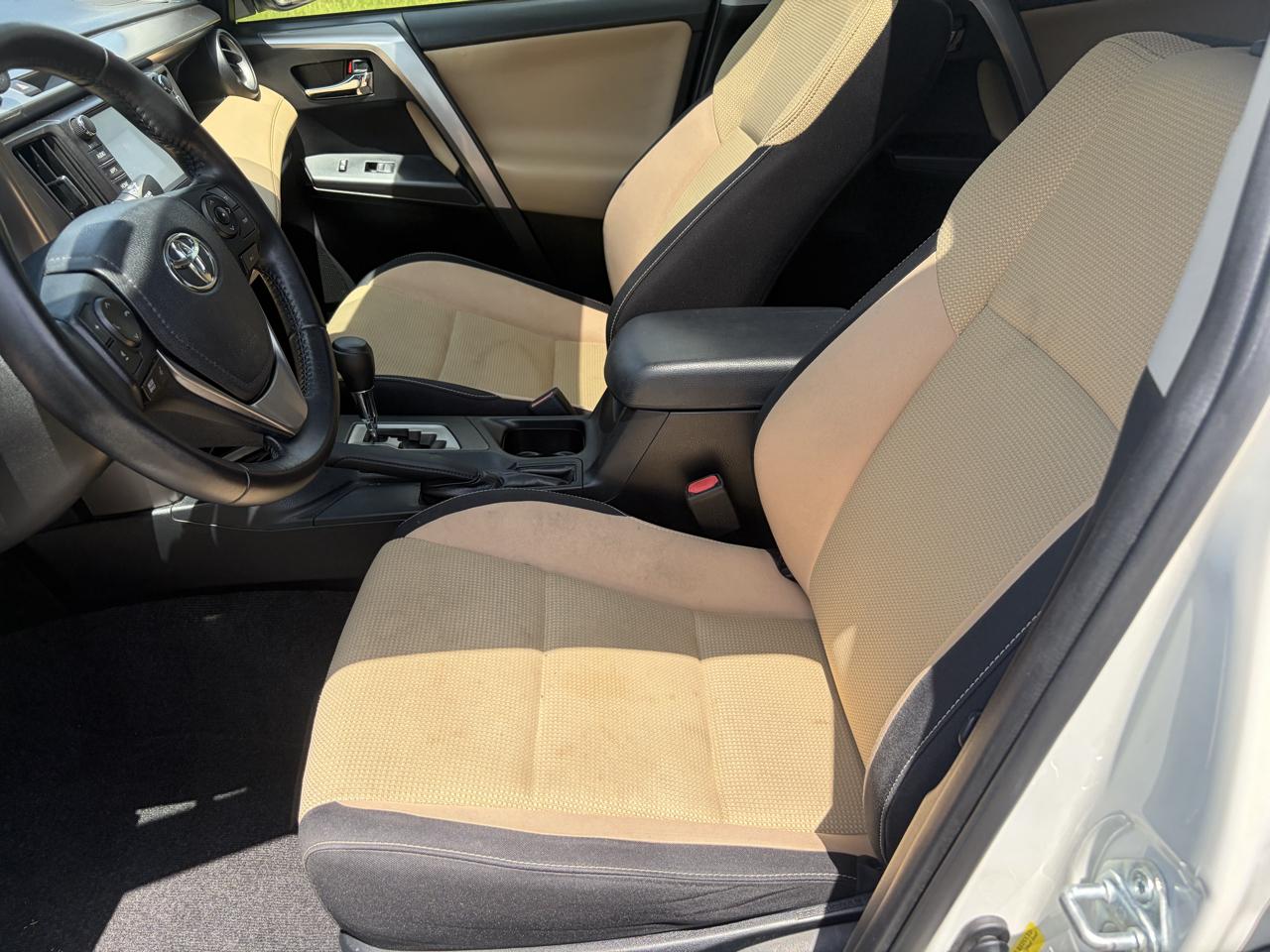 Toyota RAV4 XLE FWD 2017