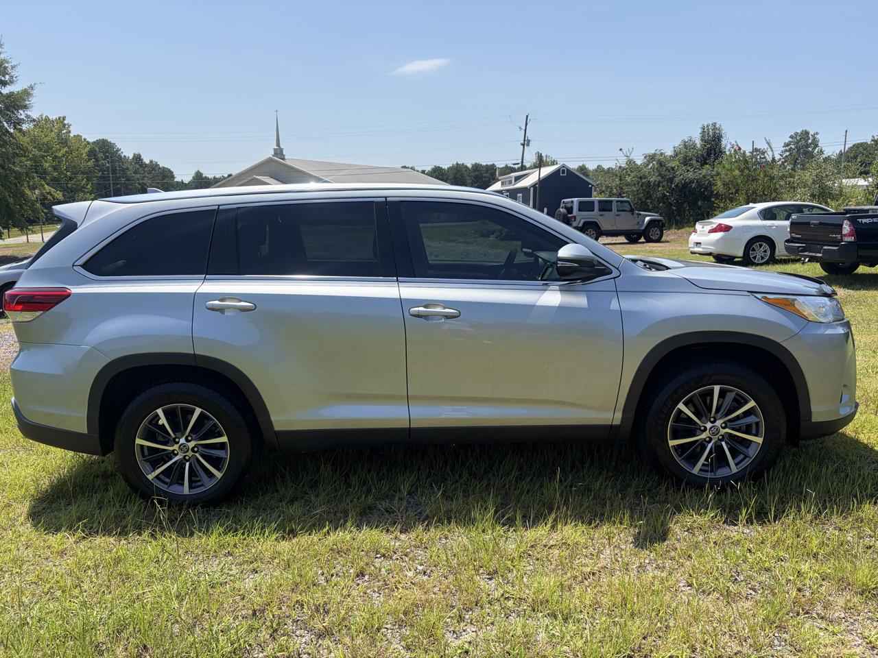 Toyota Highlander XLE 2WD 2019