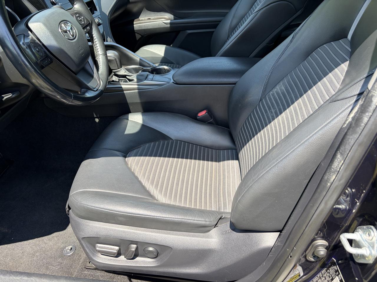 Toyota Camry SE 2022