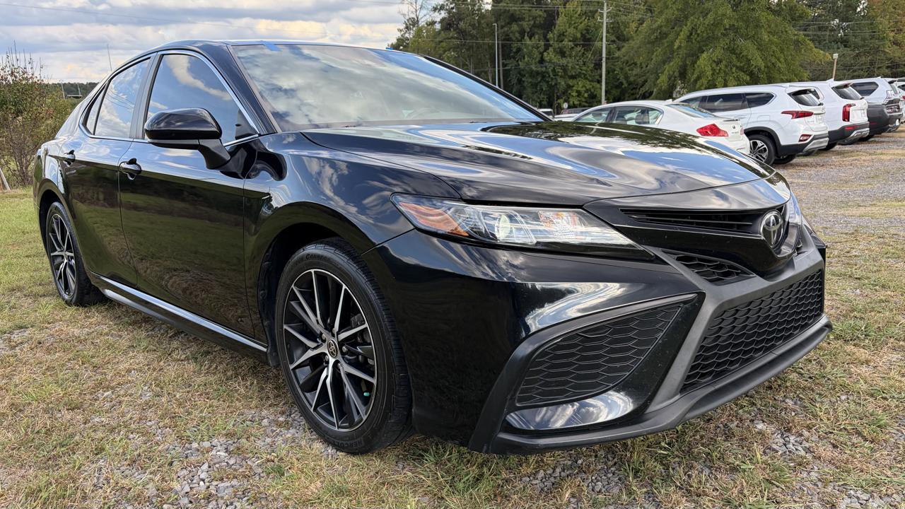 Toyota Camry SE 2021