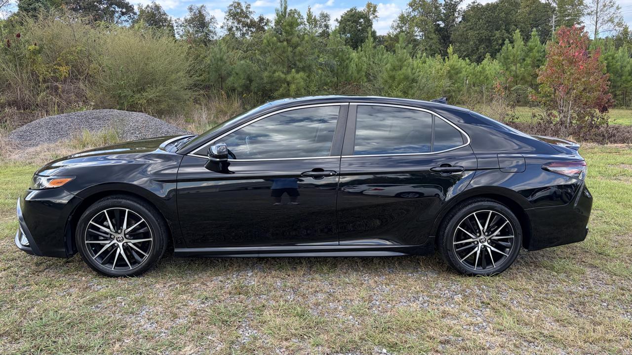 Toyota Camry SE 2021