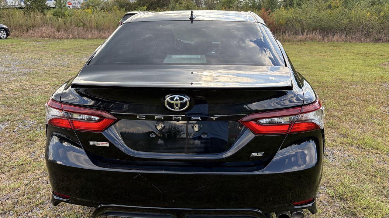 Toyota Camry SE 2021