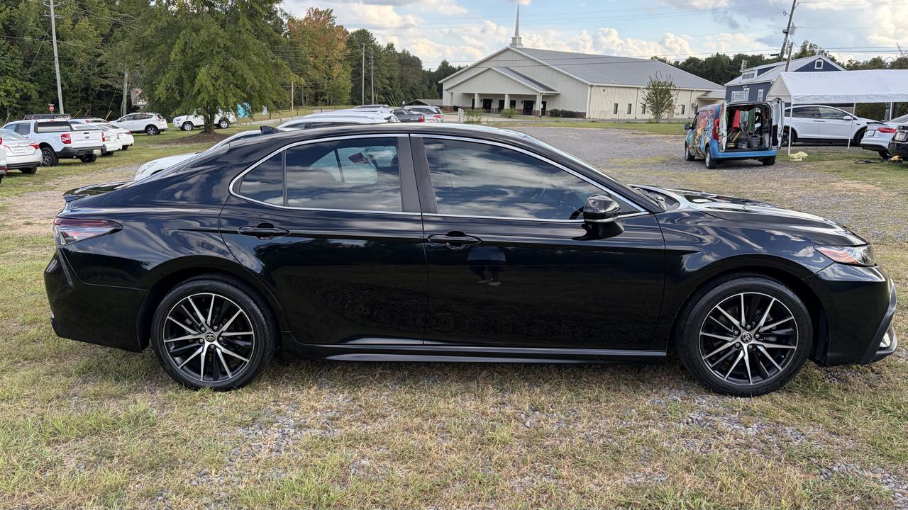 Toyota Camry SE 2021