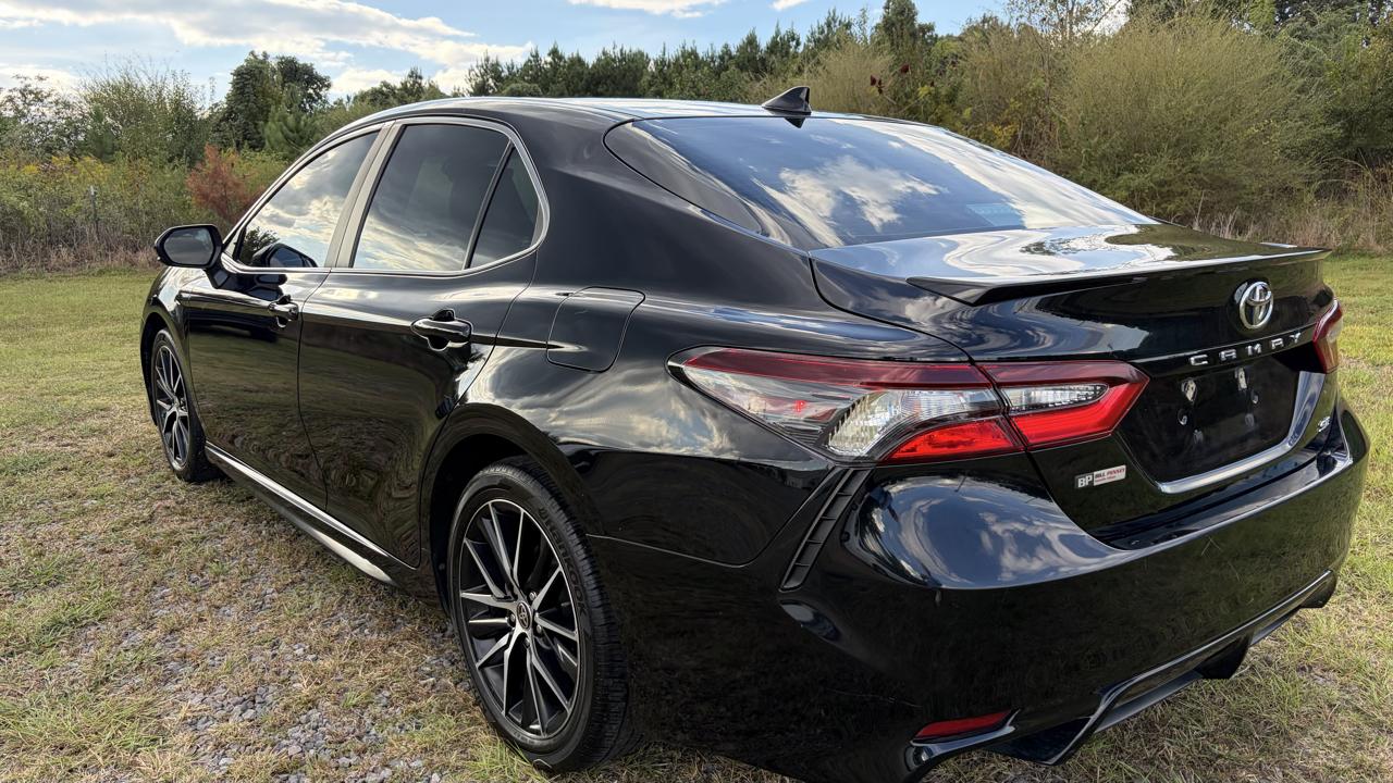 Toyota Camry SE 2021