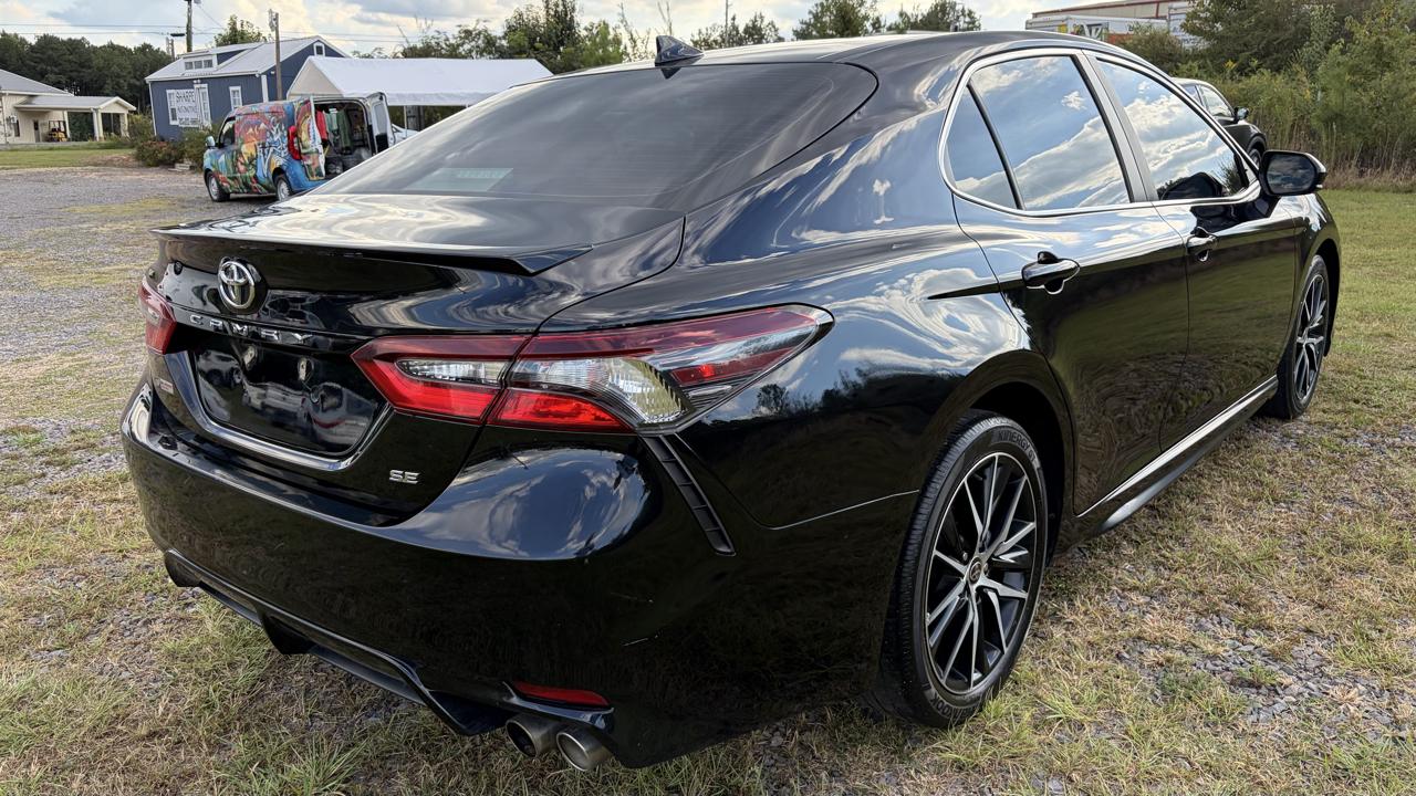 Toyota Camry SE 2021