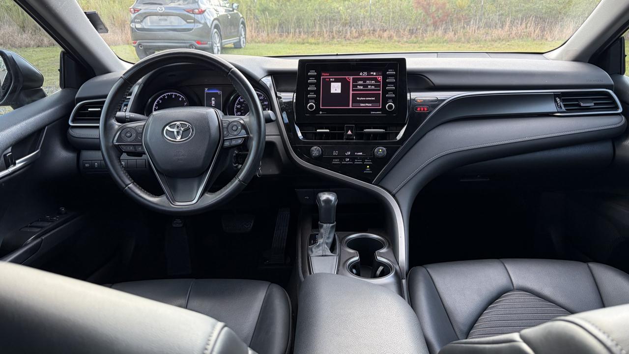 Toyota Camry SE 2021