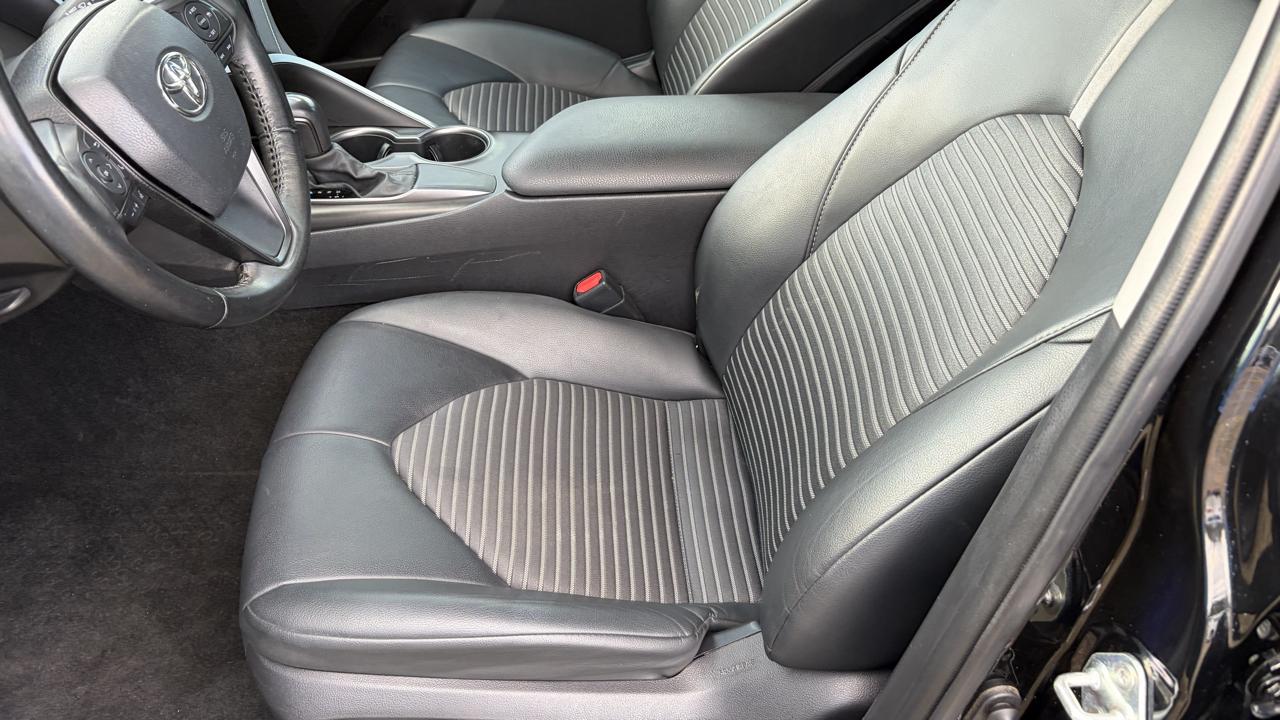 Toyota Camry SE 2021