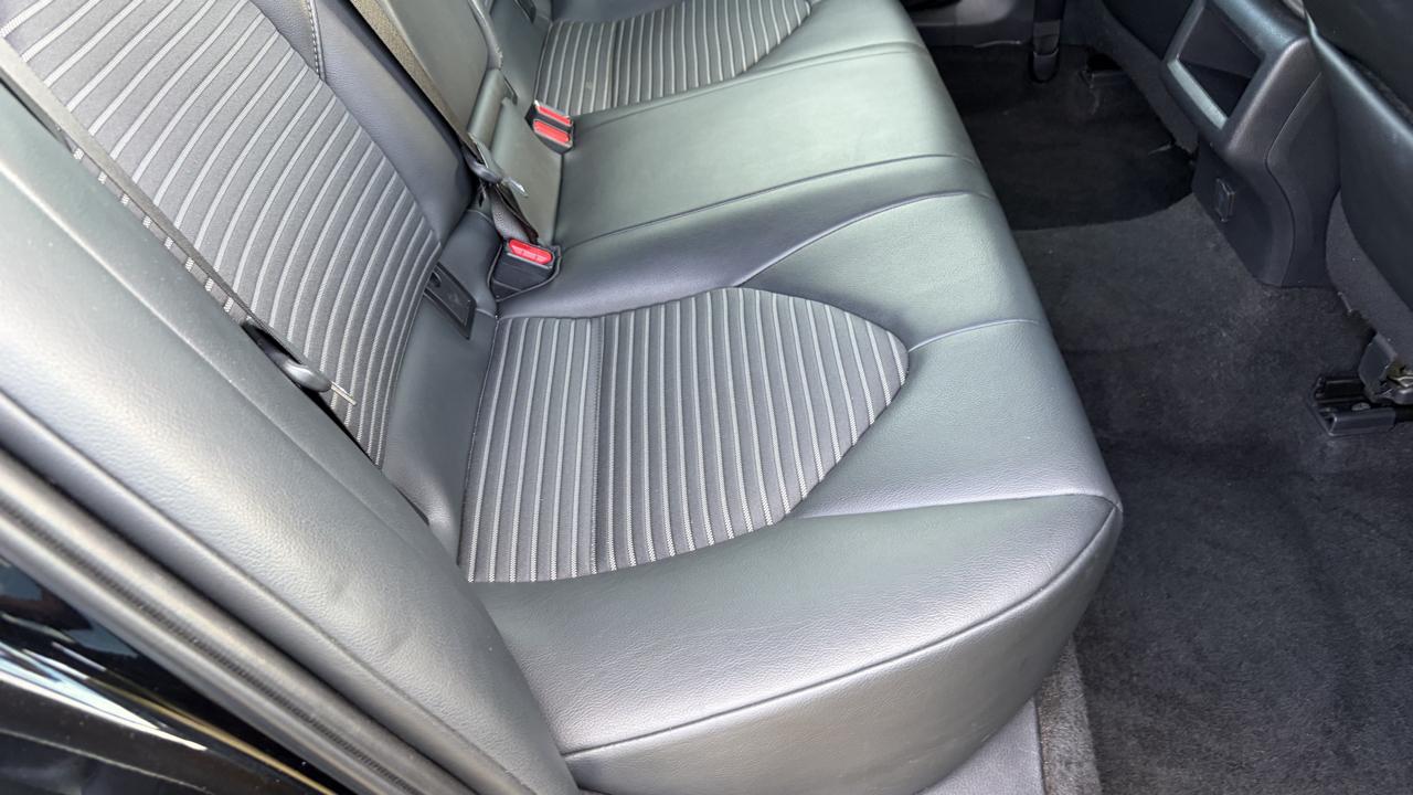 Toyota Camry SE 2021