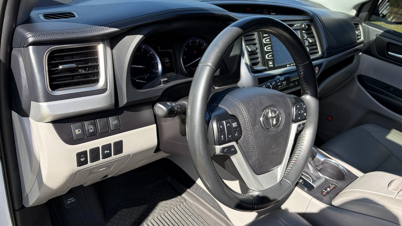 Toyota Highlander Limited FWD V6 2019