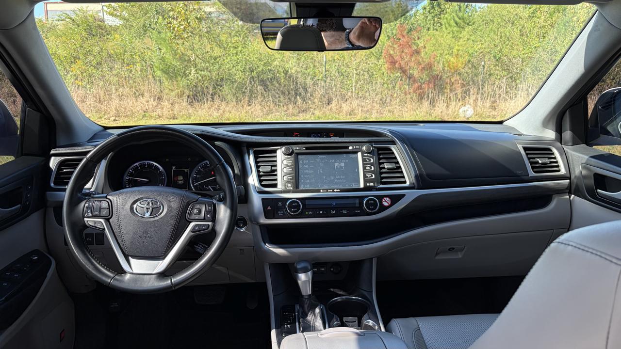 Toyota Highlander Limited FWD V6 2019