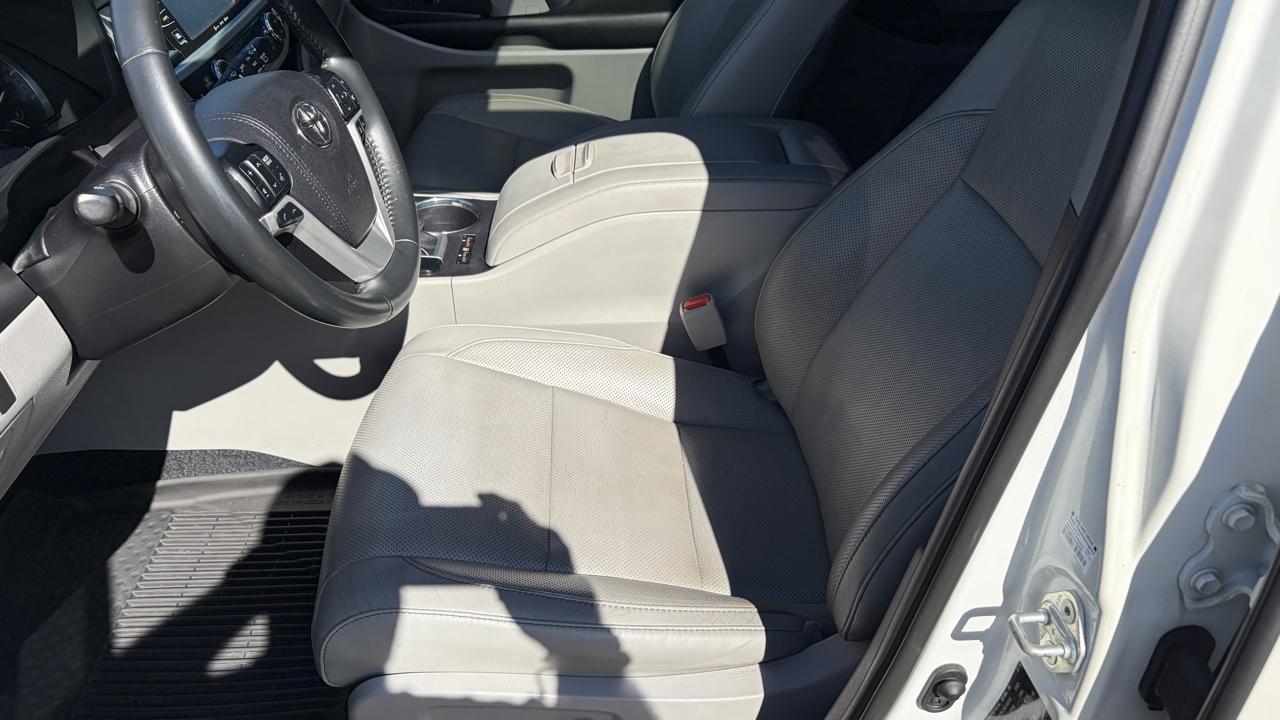 Toyota Highlander Limited FWD V6 2019