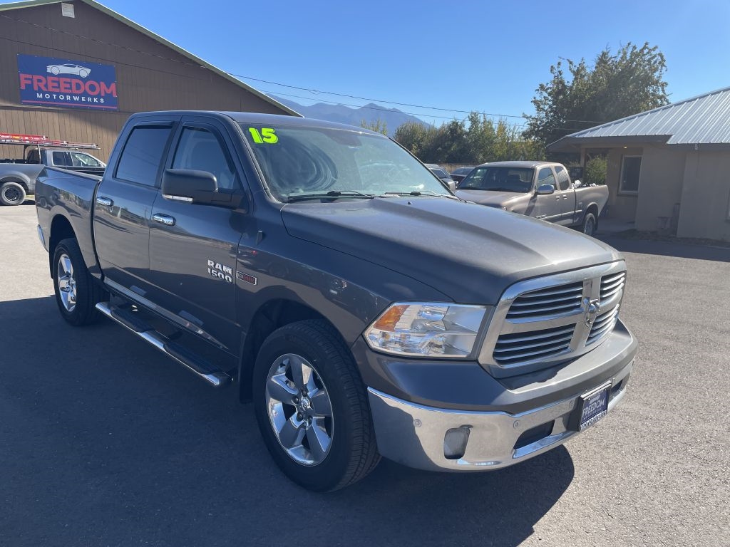 RAM 1500 SLT Crew Cab SWB 4WD 2015
